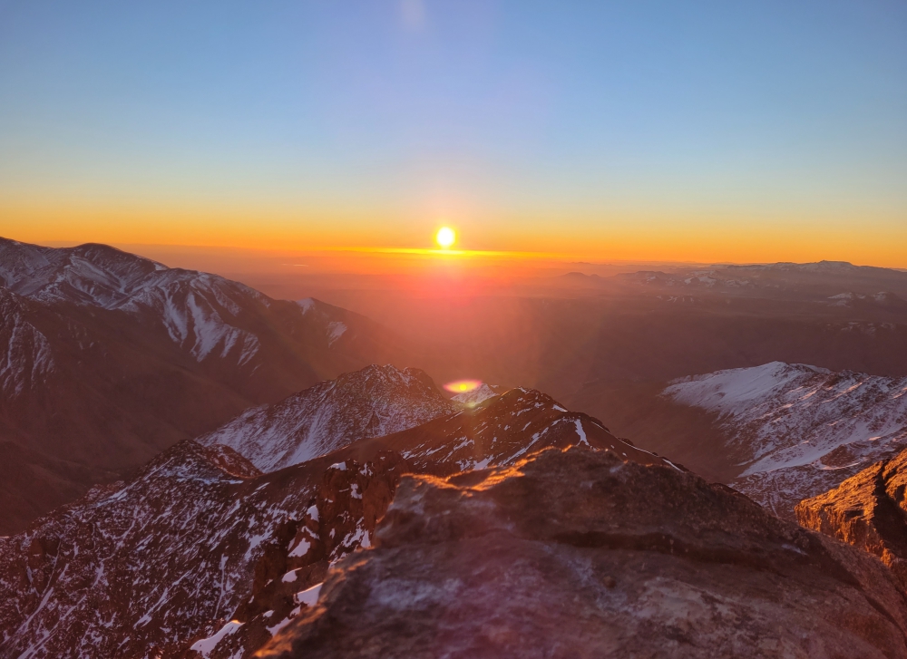 Wschód słońca spod Tubkala z widokiem na Antyatlas Wschód słońca spod Tubkala z widokiem na Antyatlas