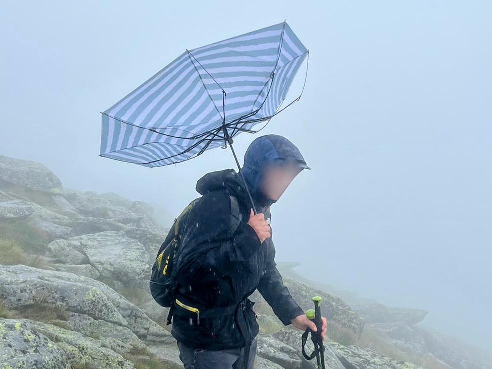 Na wycieczkę w góry warto zabrać parasol